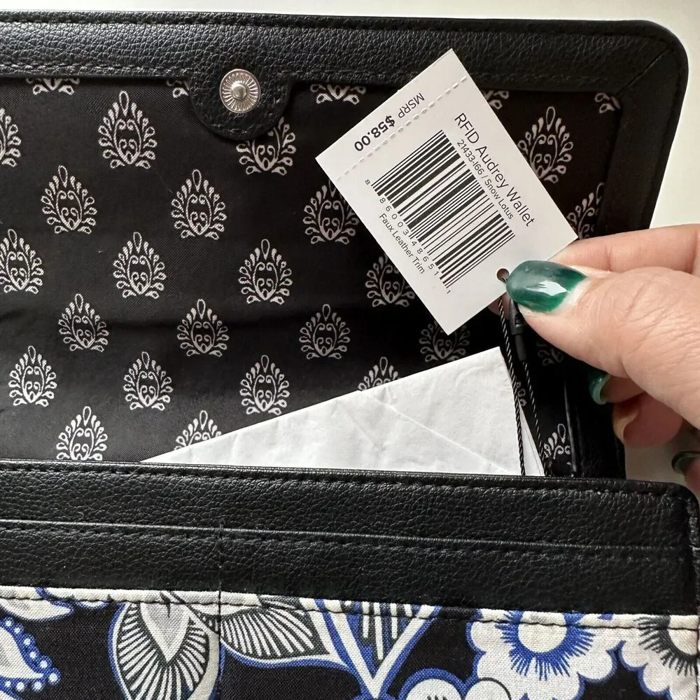 Vera Bradley Audrey Snow Lotus Pattern Wallet NWT - Picture 7 of 7